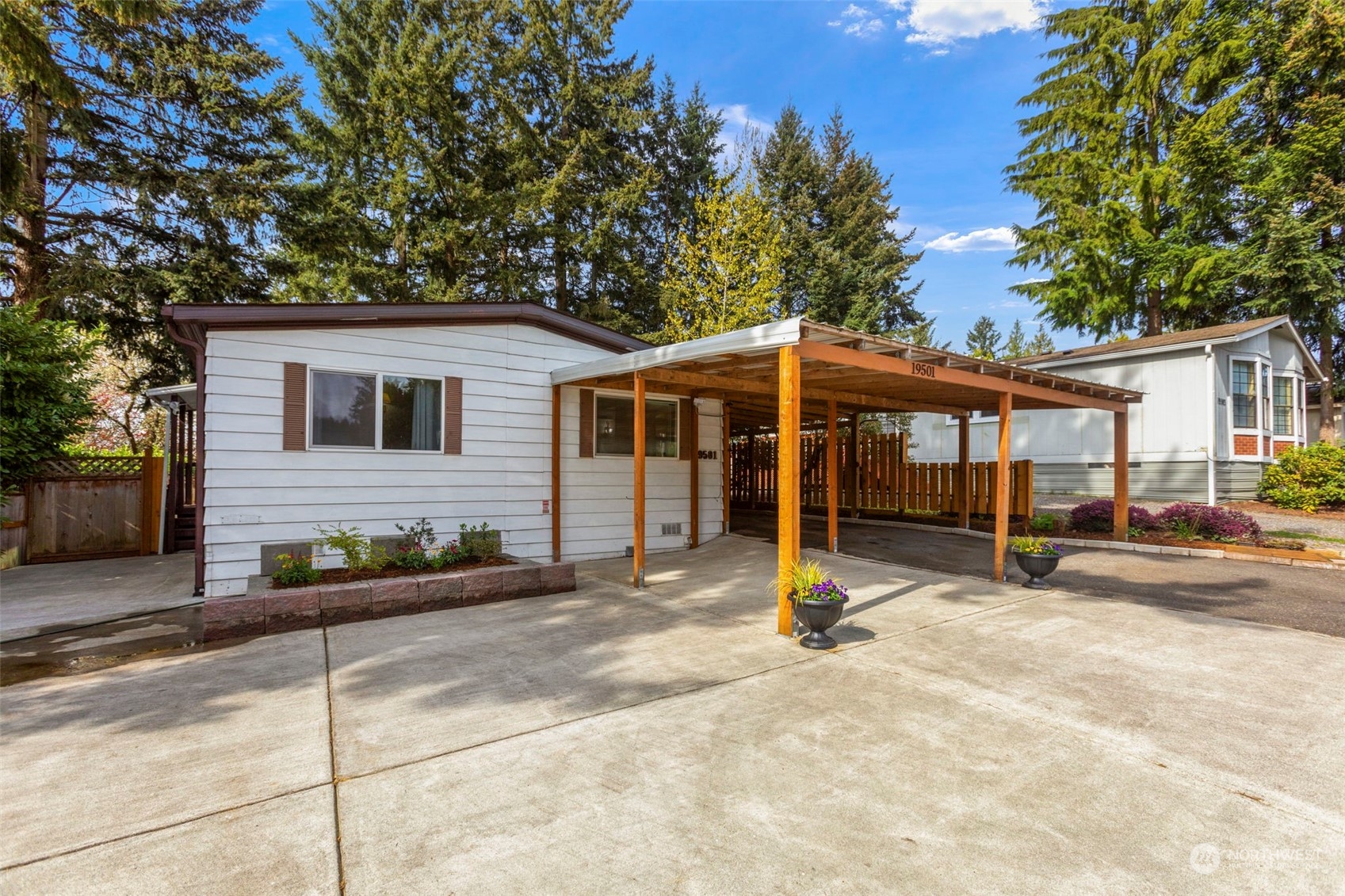 19501 NE Hollyhills Dr , -2524