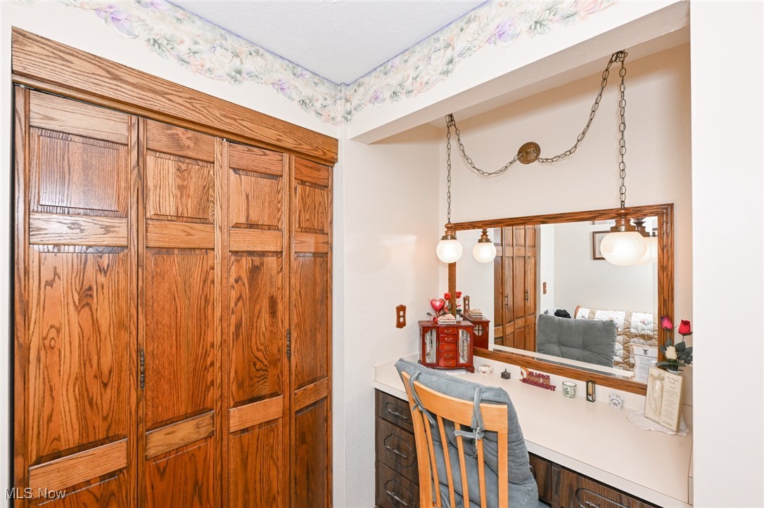 5016 E Pleasant Valley Road