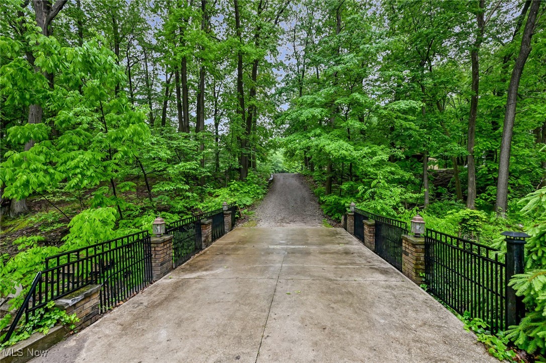 5016 E Pleasant Valley Road