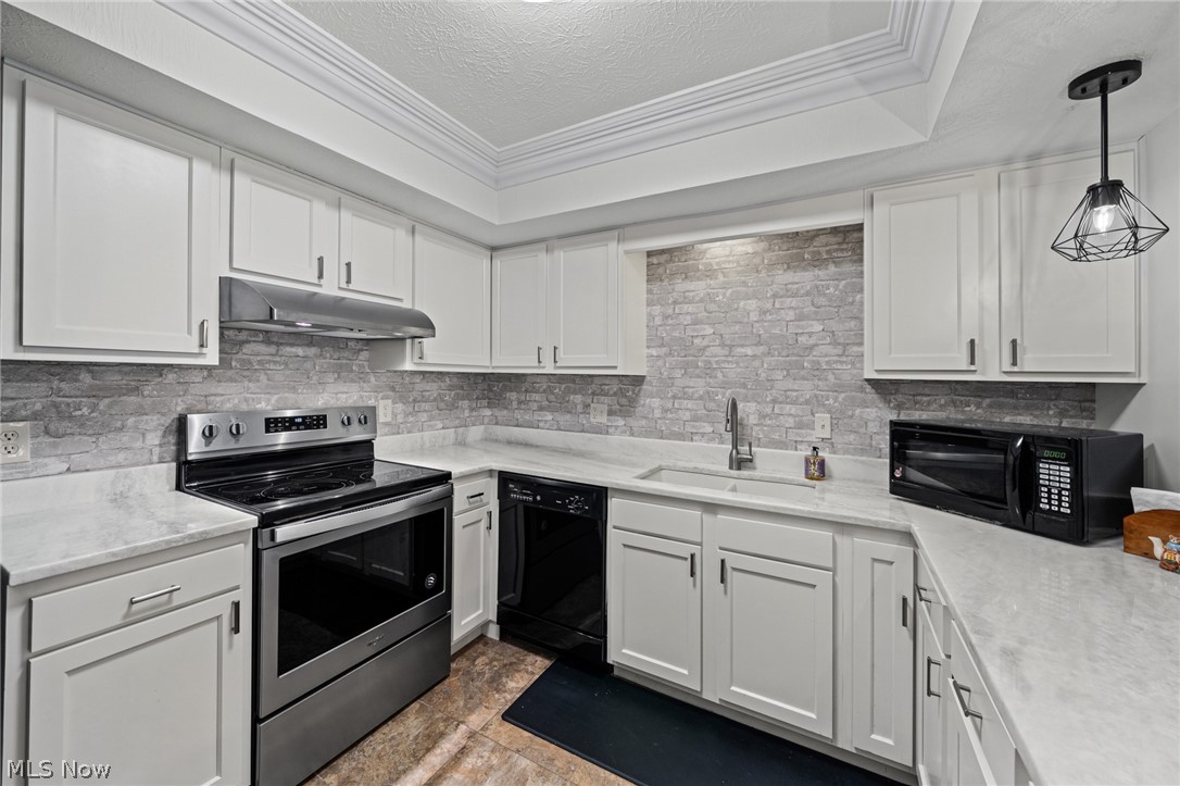 14806 Winding Way