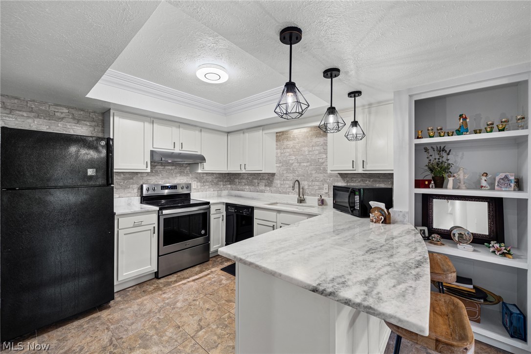 14806 Winding Way