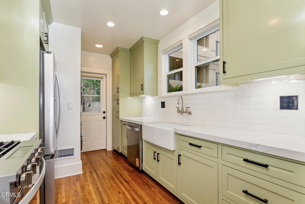 520 S Los Robles Avenue 4