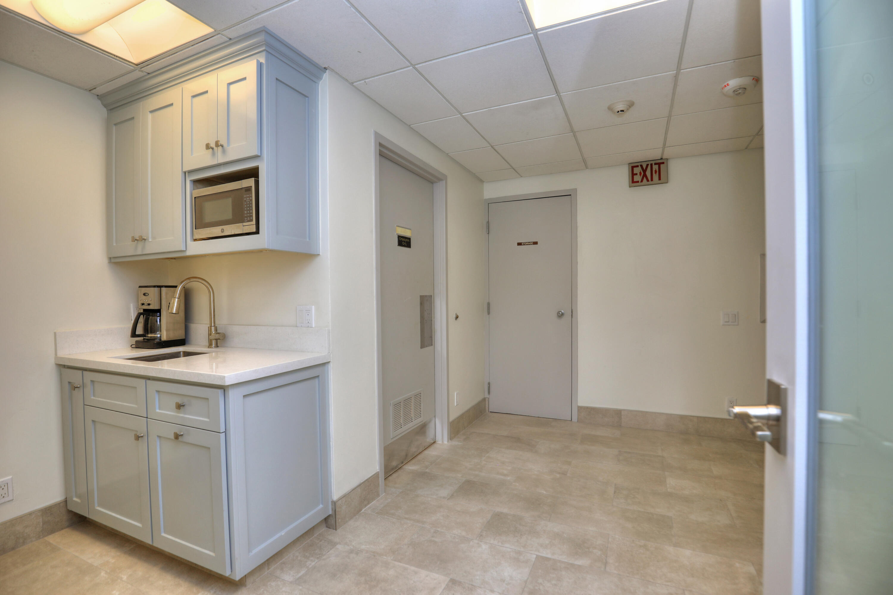 115 S La Cumbre Lane 200