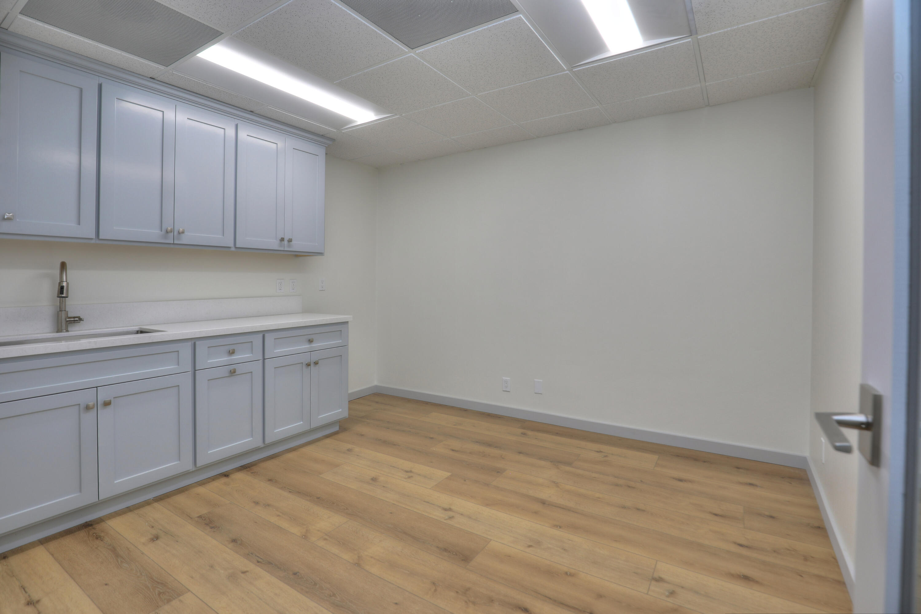 115 S La Cumbre Lane 200