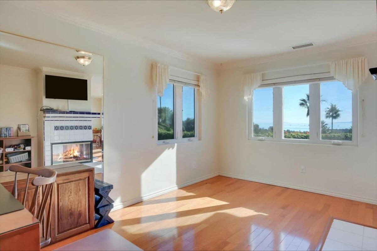 202 E Mountain Drive