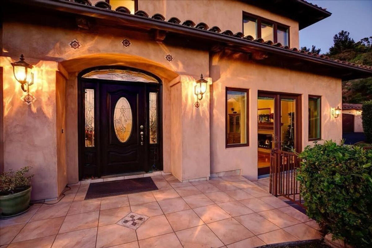 202 E Mountain Drive