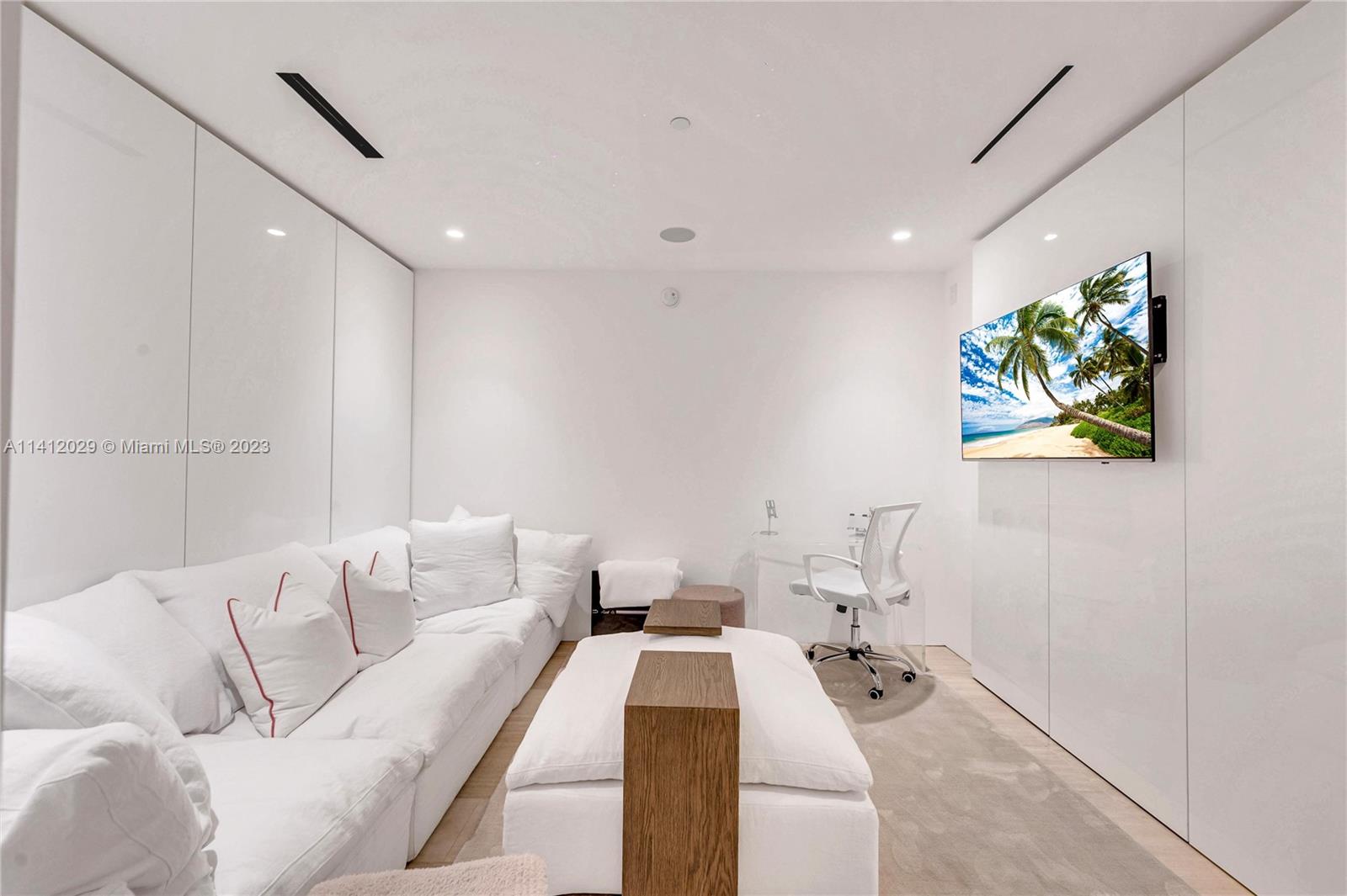 9111 Collins Ave # 321 Unit: N-321