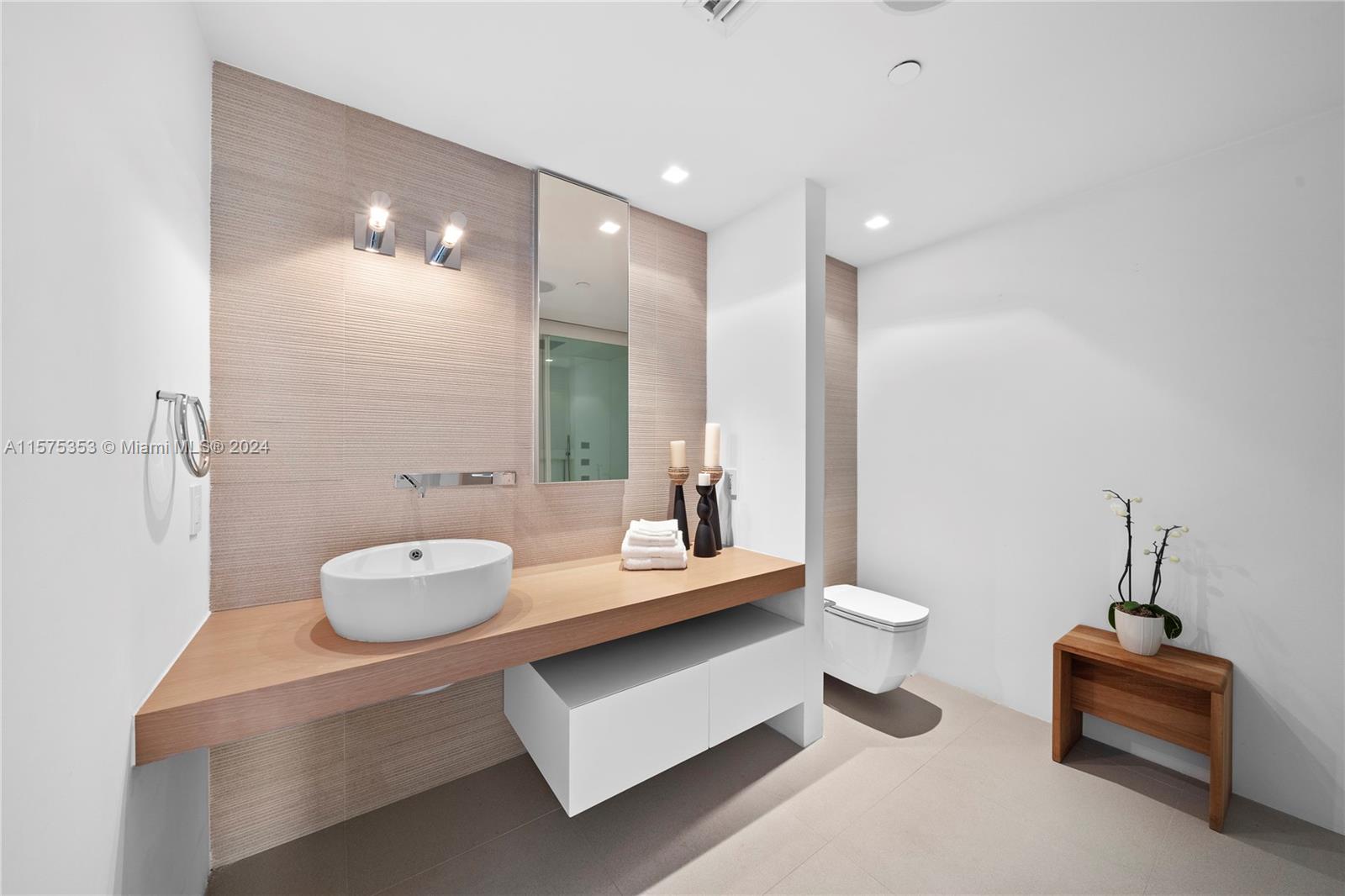 4779 Collins Ave # 2601