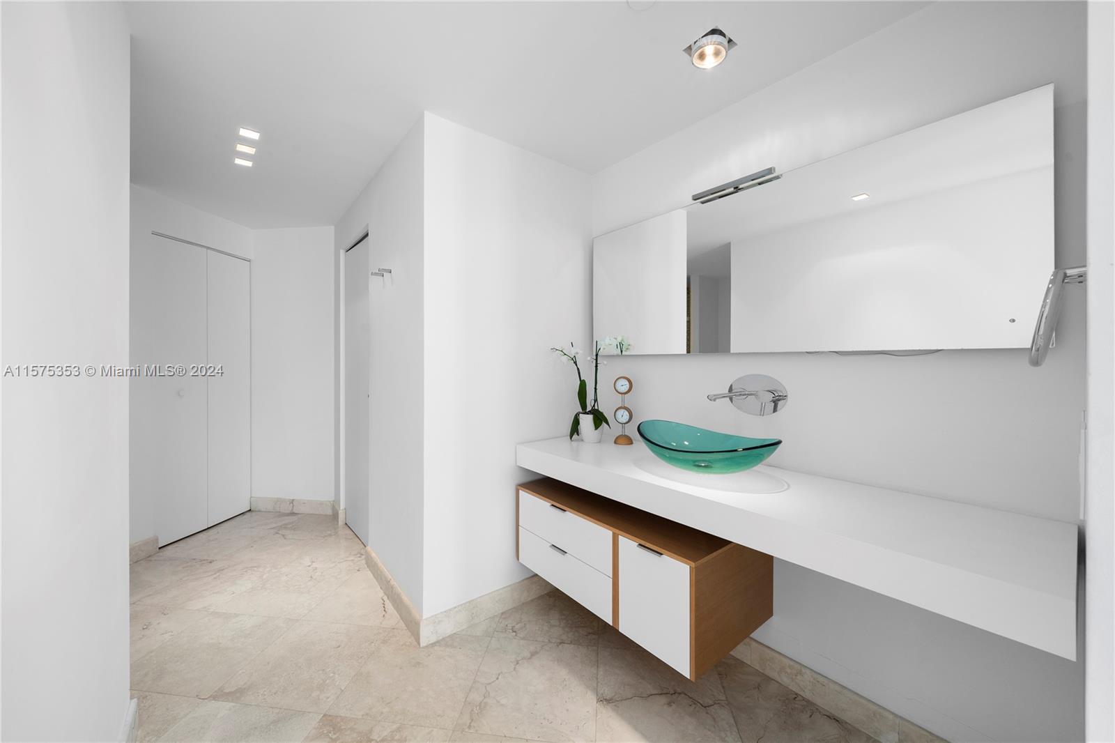 4779 Collins Ave # 2601