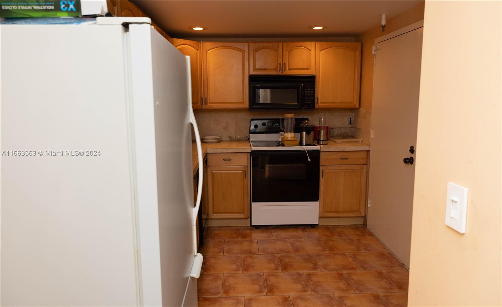 9511 Collins Ave # 408