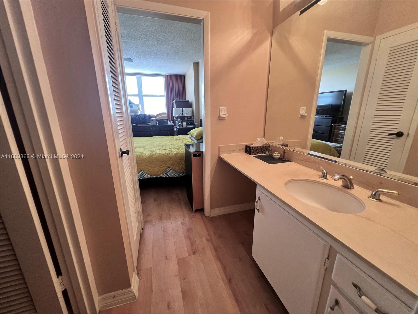 9511 Collins Ave # 408