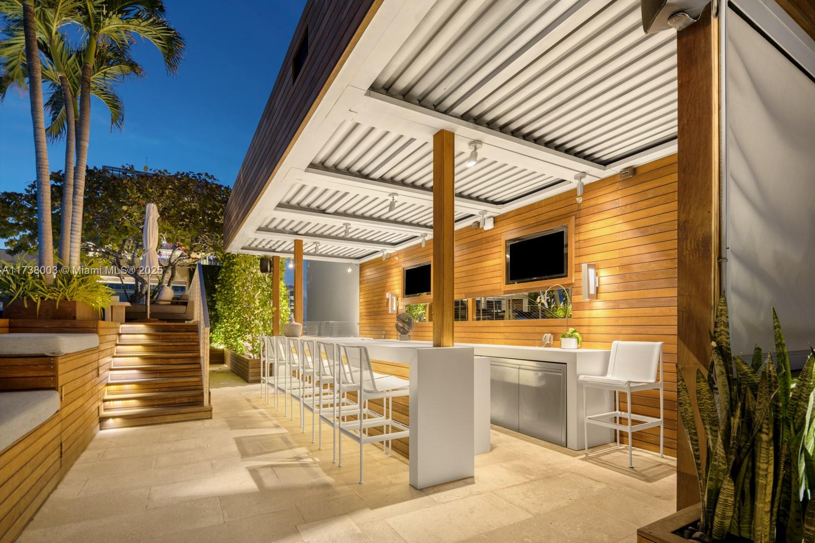 125 Ocean Dr Unit: PENTHOUSE