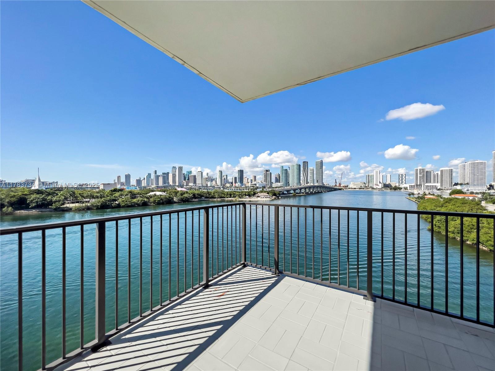 1000 Venetian Way # 704