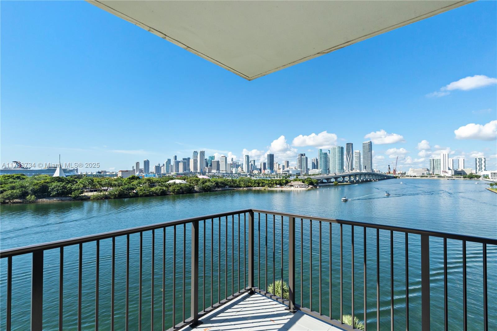 1000 Venetian Way # 704