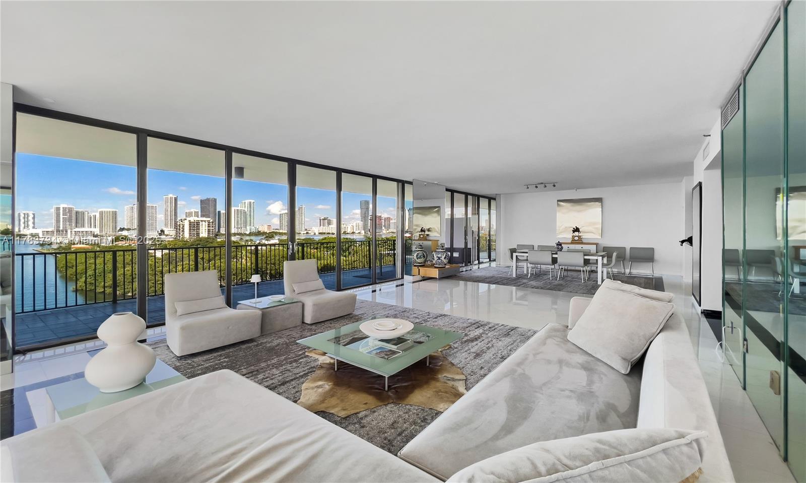 1000 Venetian Way # 704