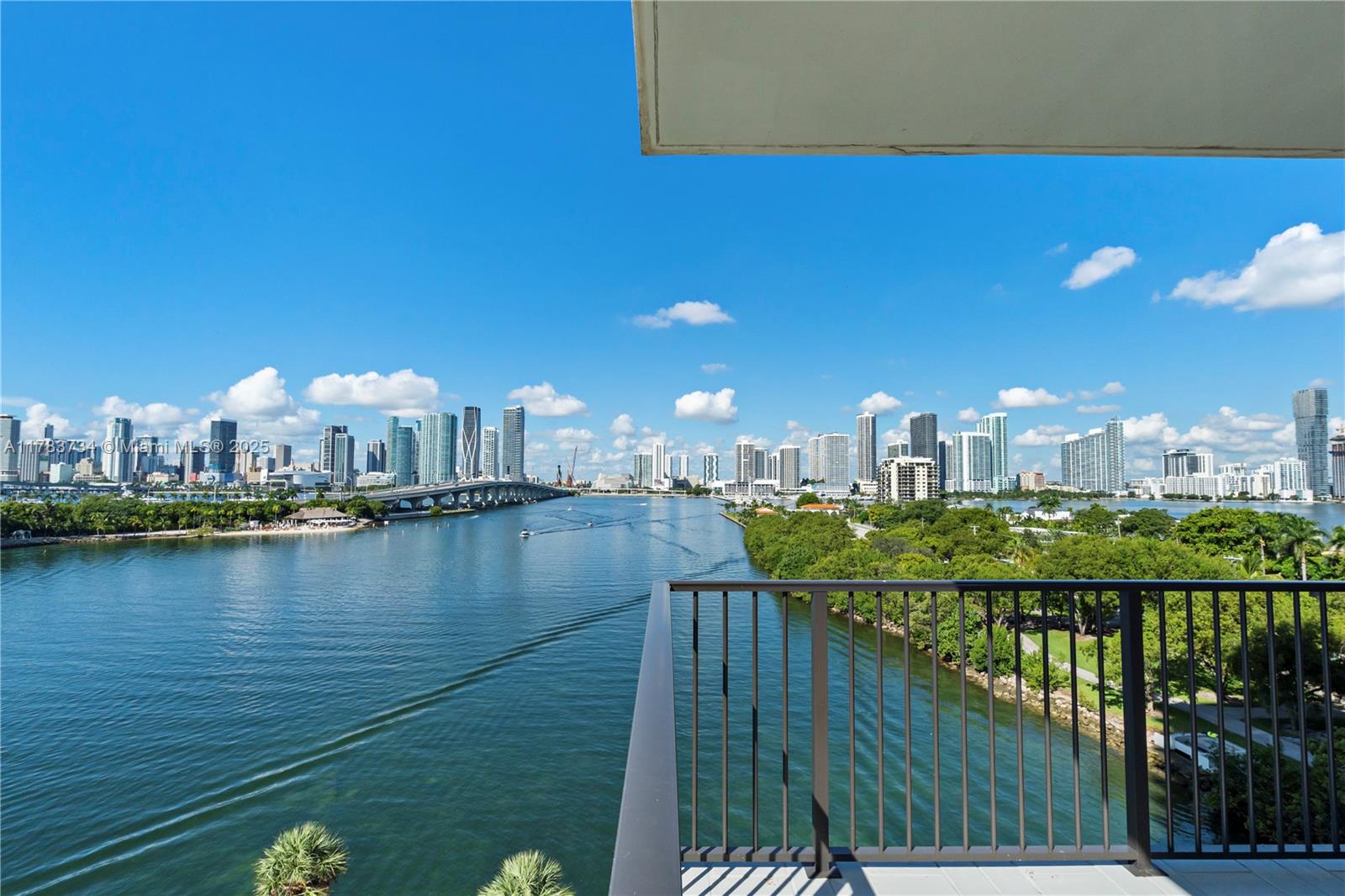 1000 Venetian Way # 704