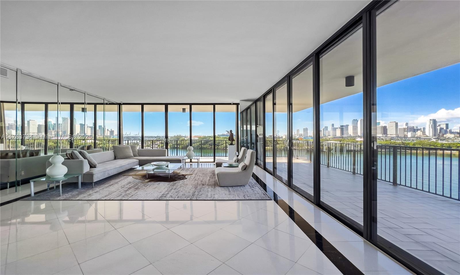 1000 Venetian Way # 704