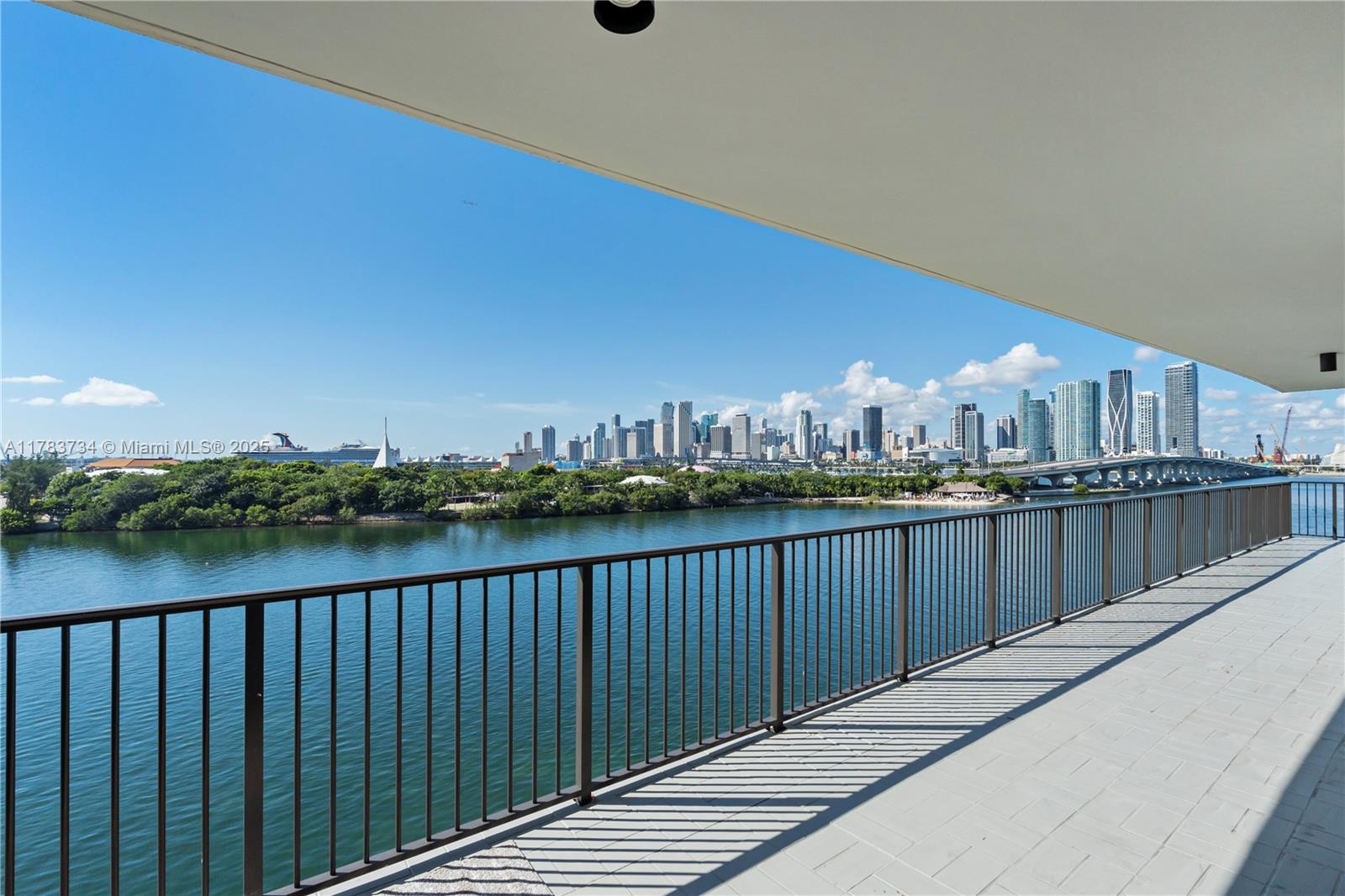 1000 Venetian Way # 704