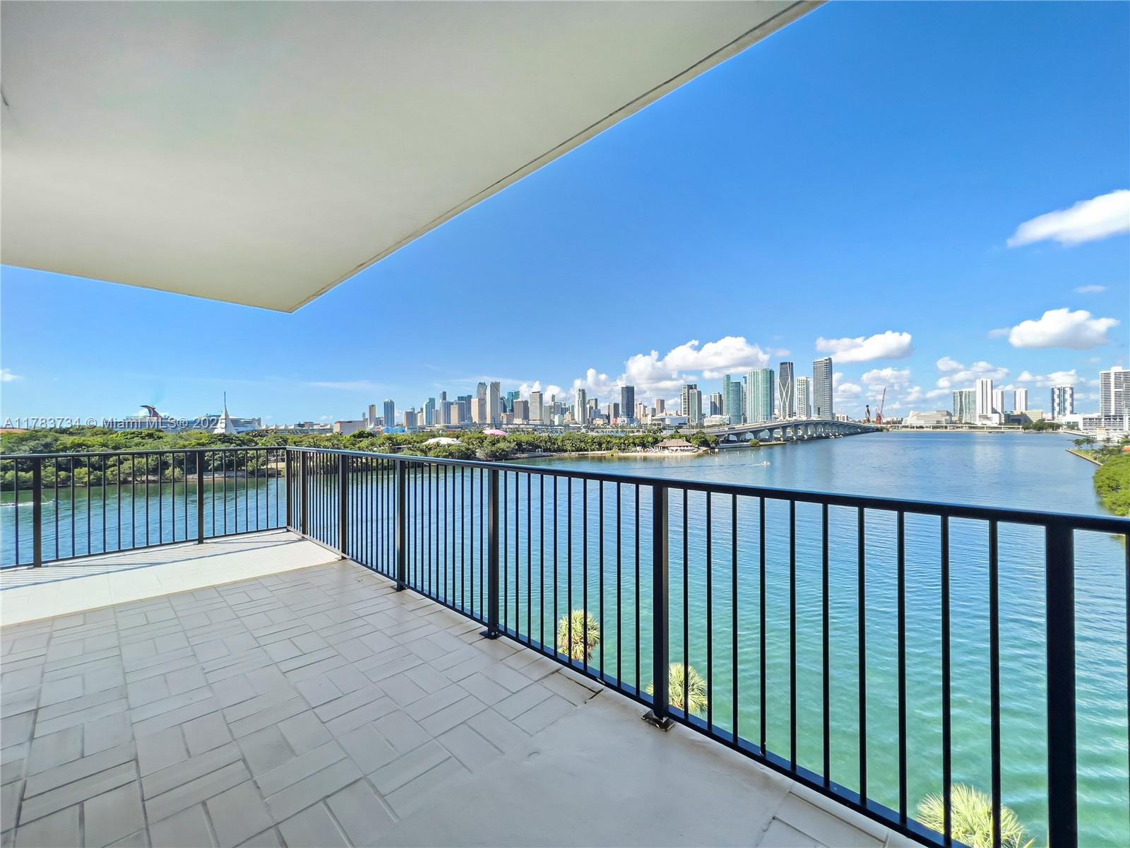 1000 Venetian Way # 704