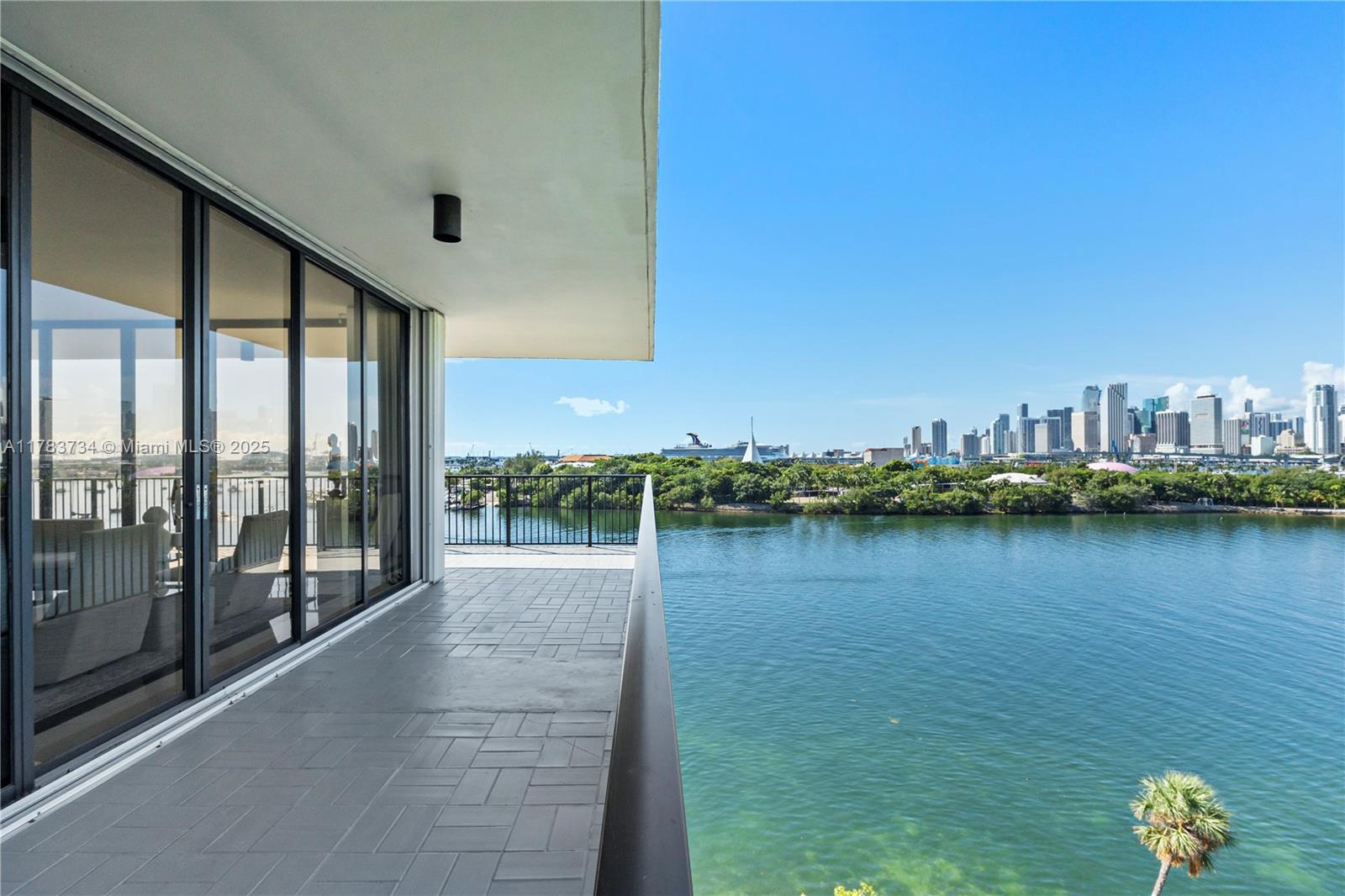 1000 Venetian Way # 704