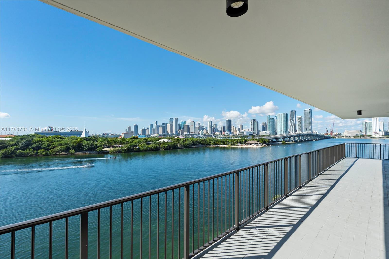 1000 Venetian Way # 704