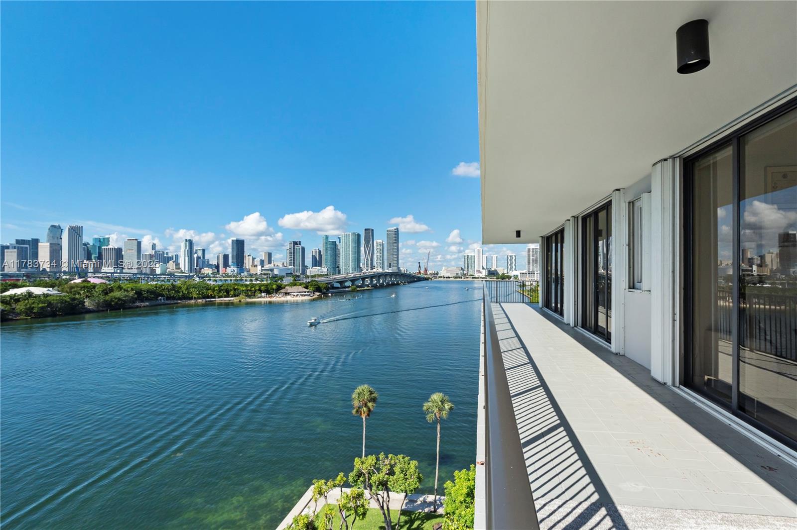 1000 Venetian Way # 704