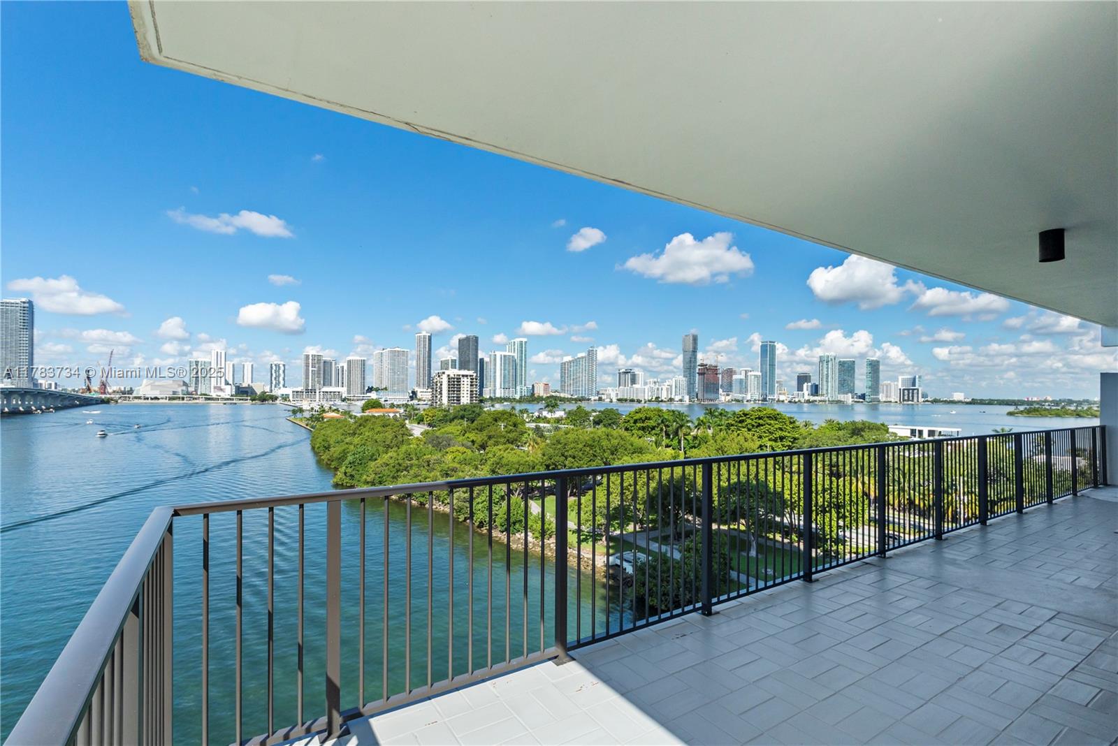 1000 Venetian Way # 704