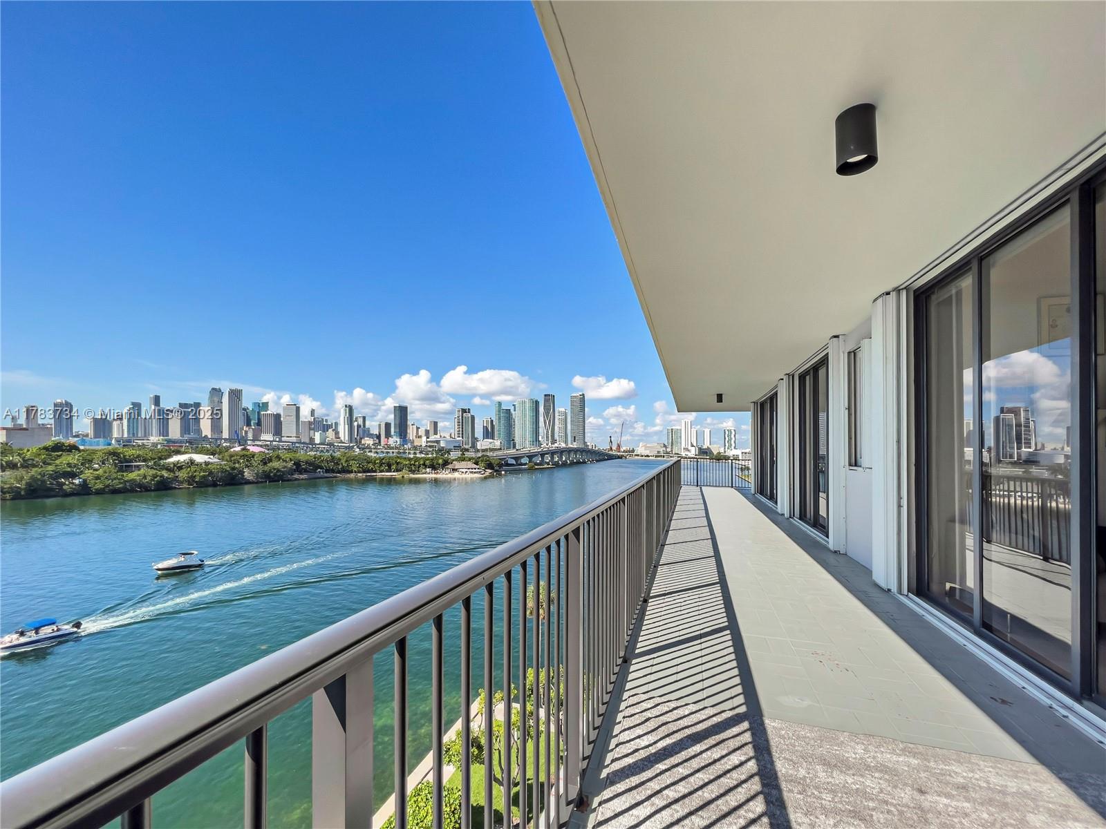 1000 Venetian Way # 704