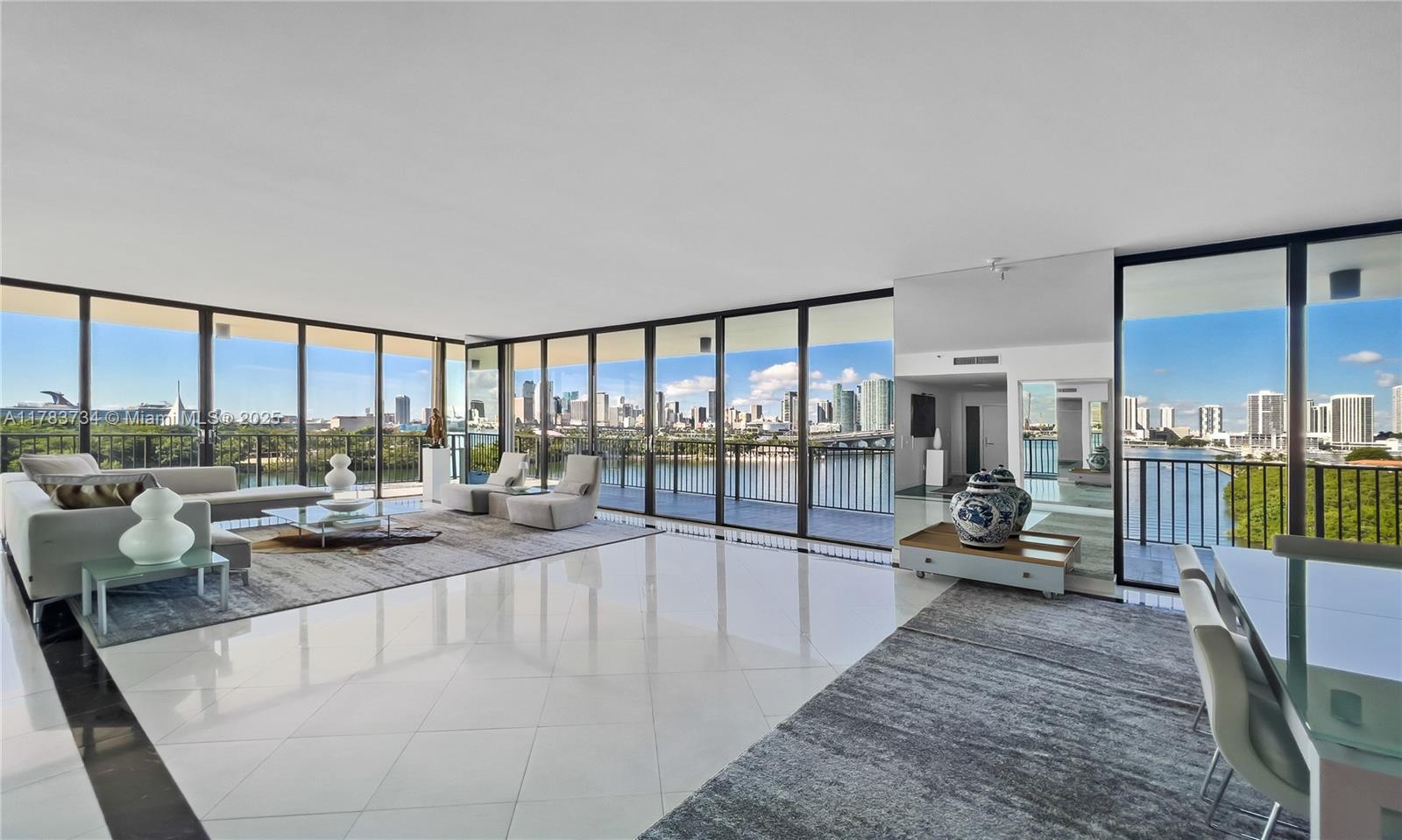 1000 Venetian Way # 704