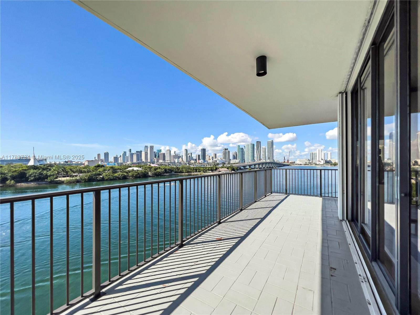 1000 Venetian Way # 704