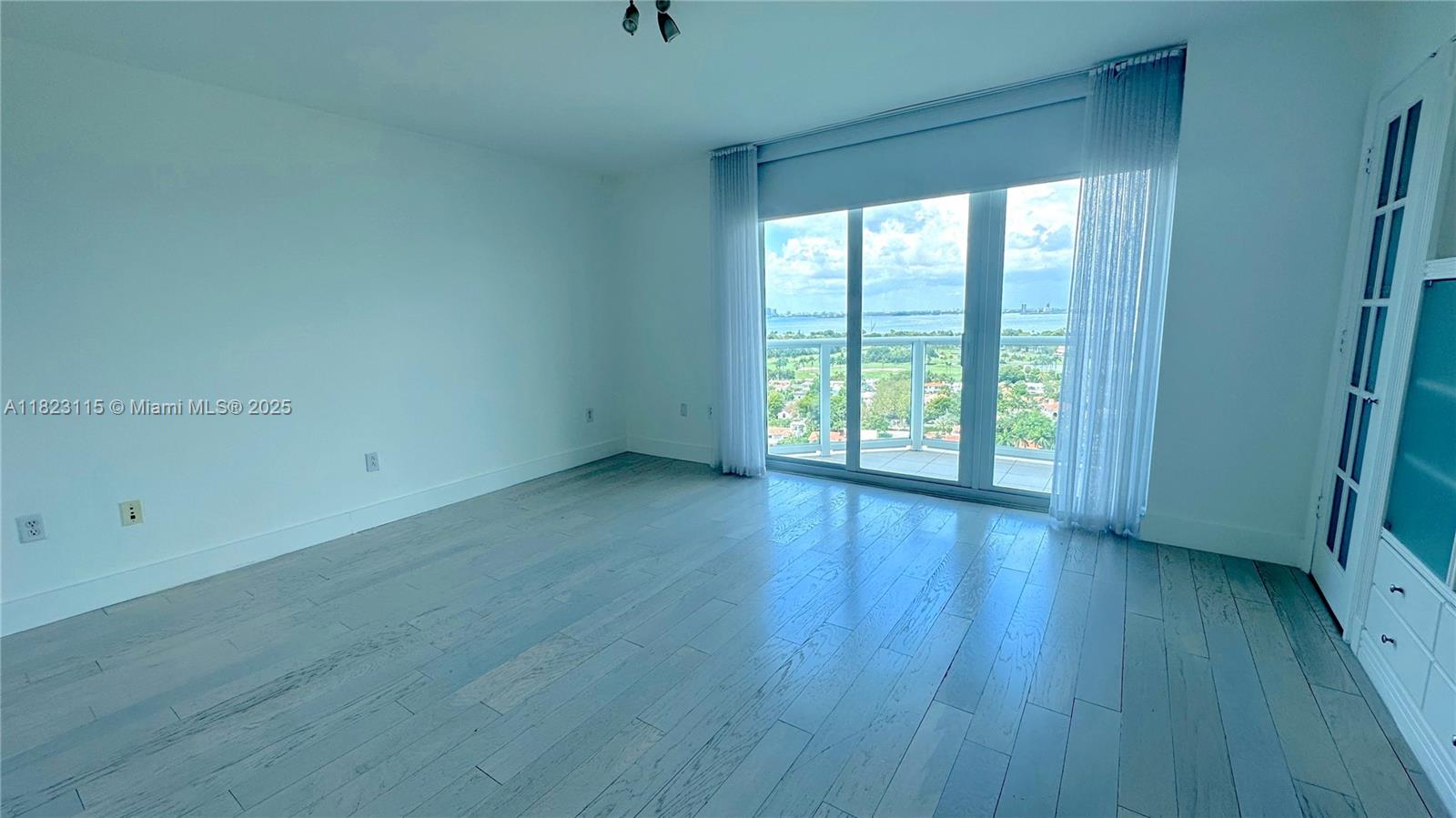 5900 Collins Ave # 2203