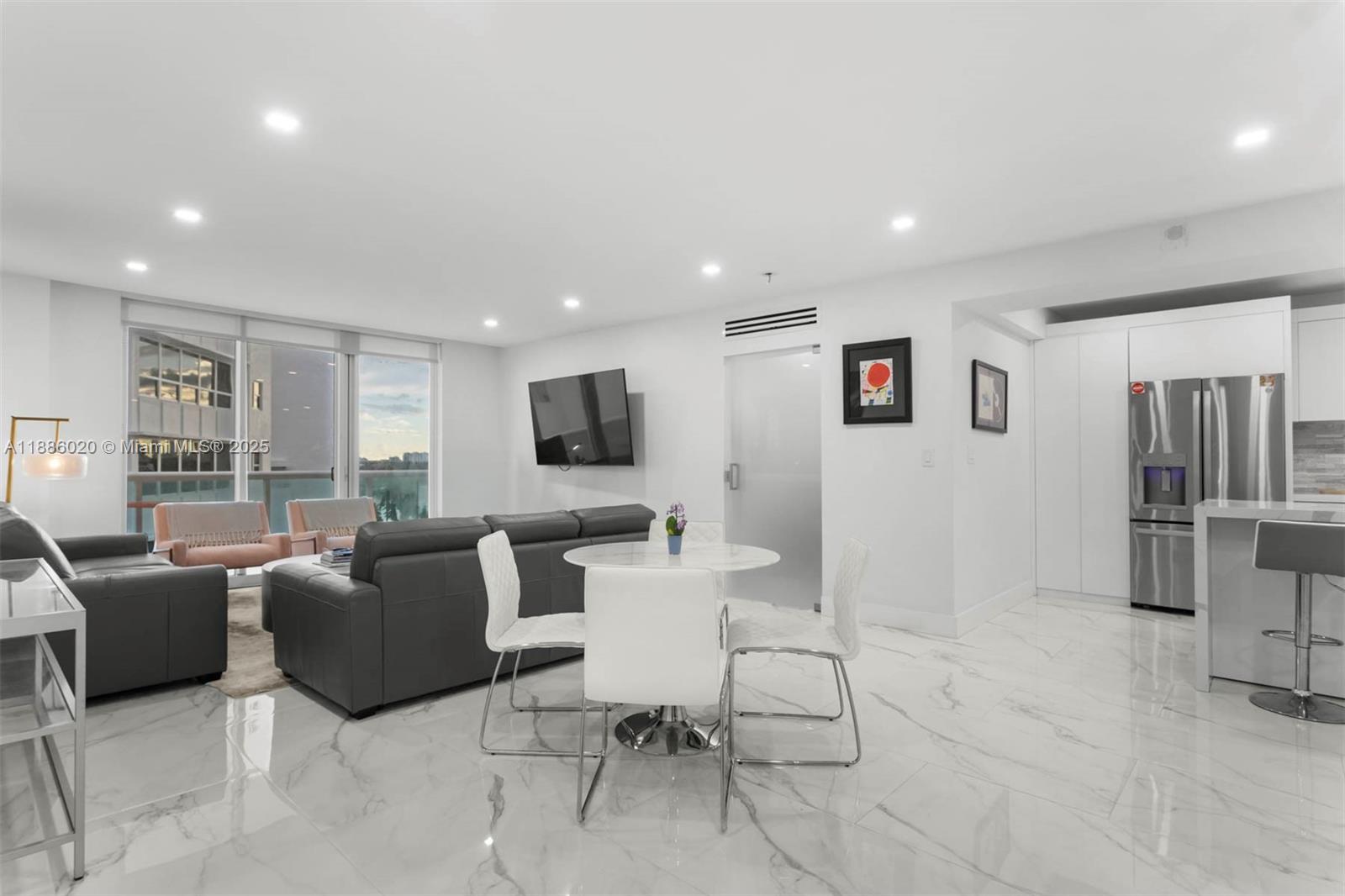 5001 Collins Ave # 8C