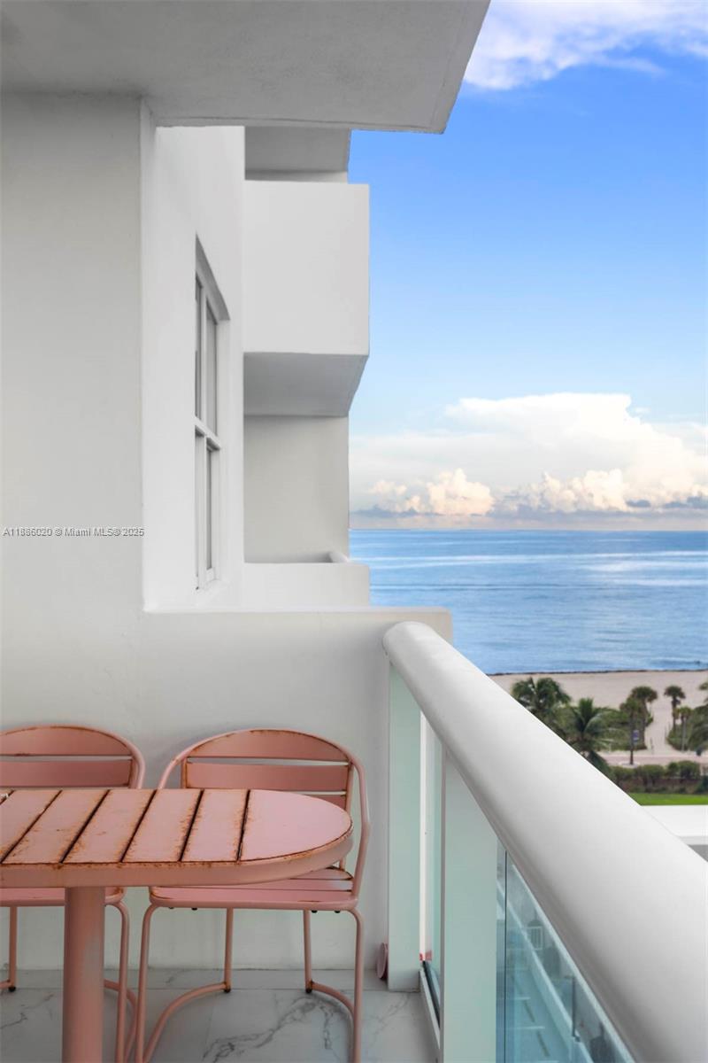 5001 Collins Ave # 8C