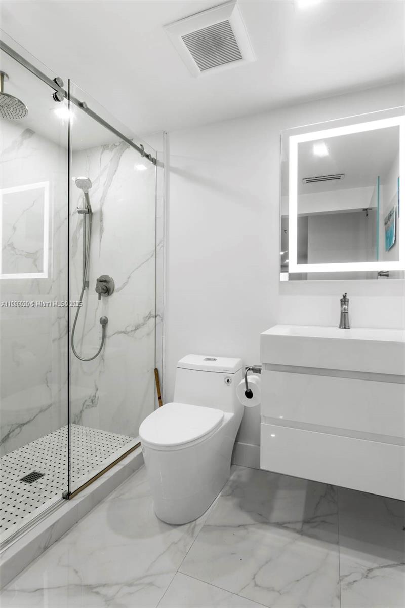 5001 Collins Ave # 8C
