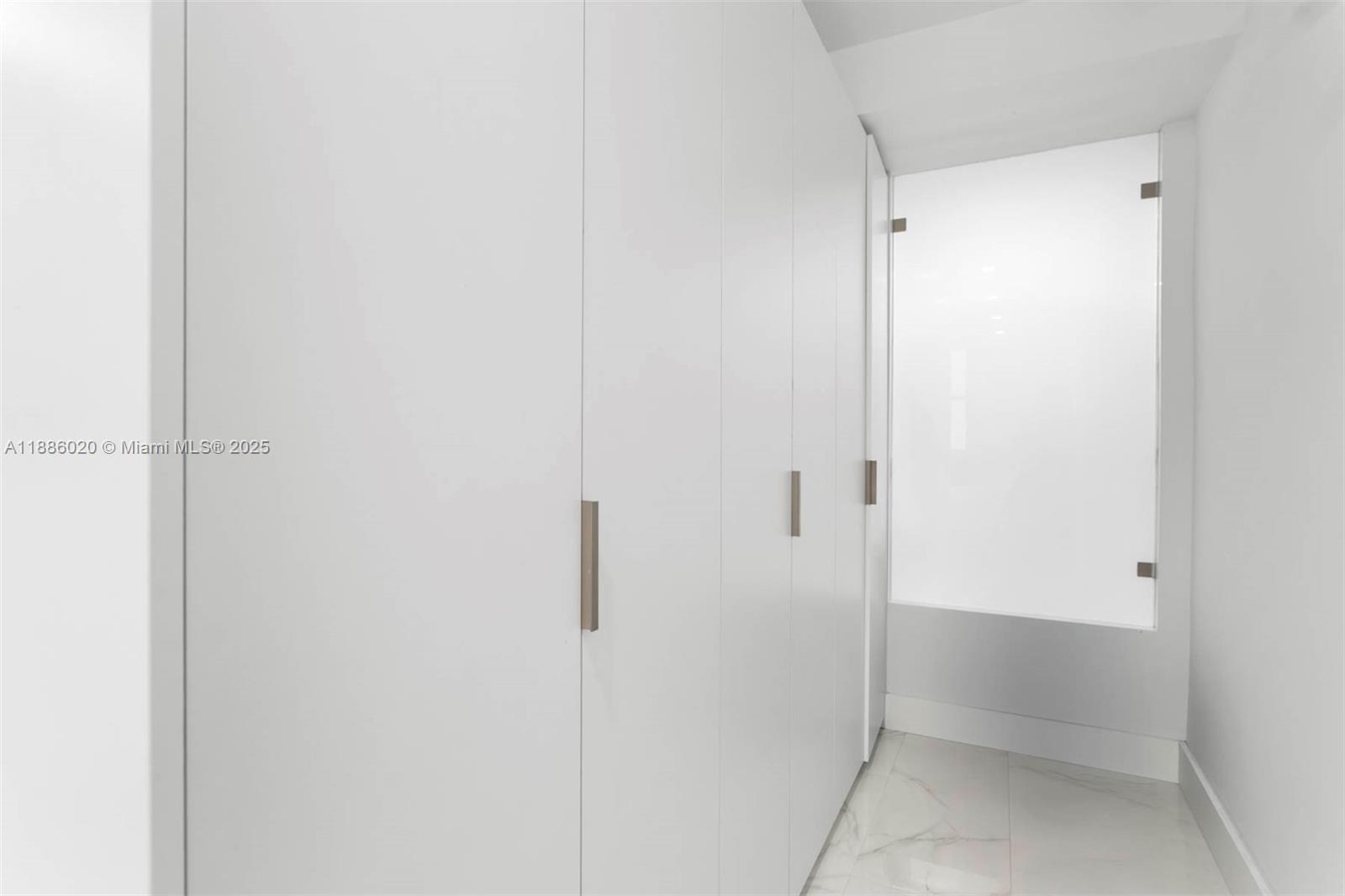 5001 Collins Ave # 8C