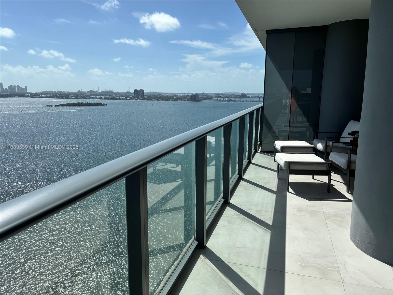 3131 NE 7th Ave # 2106