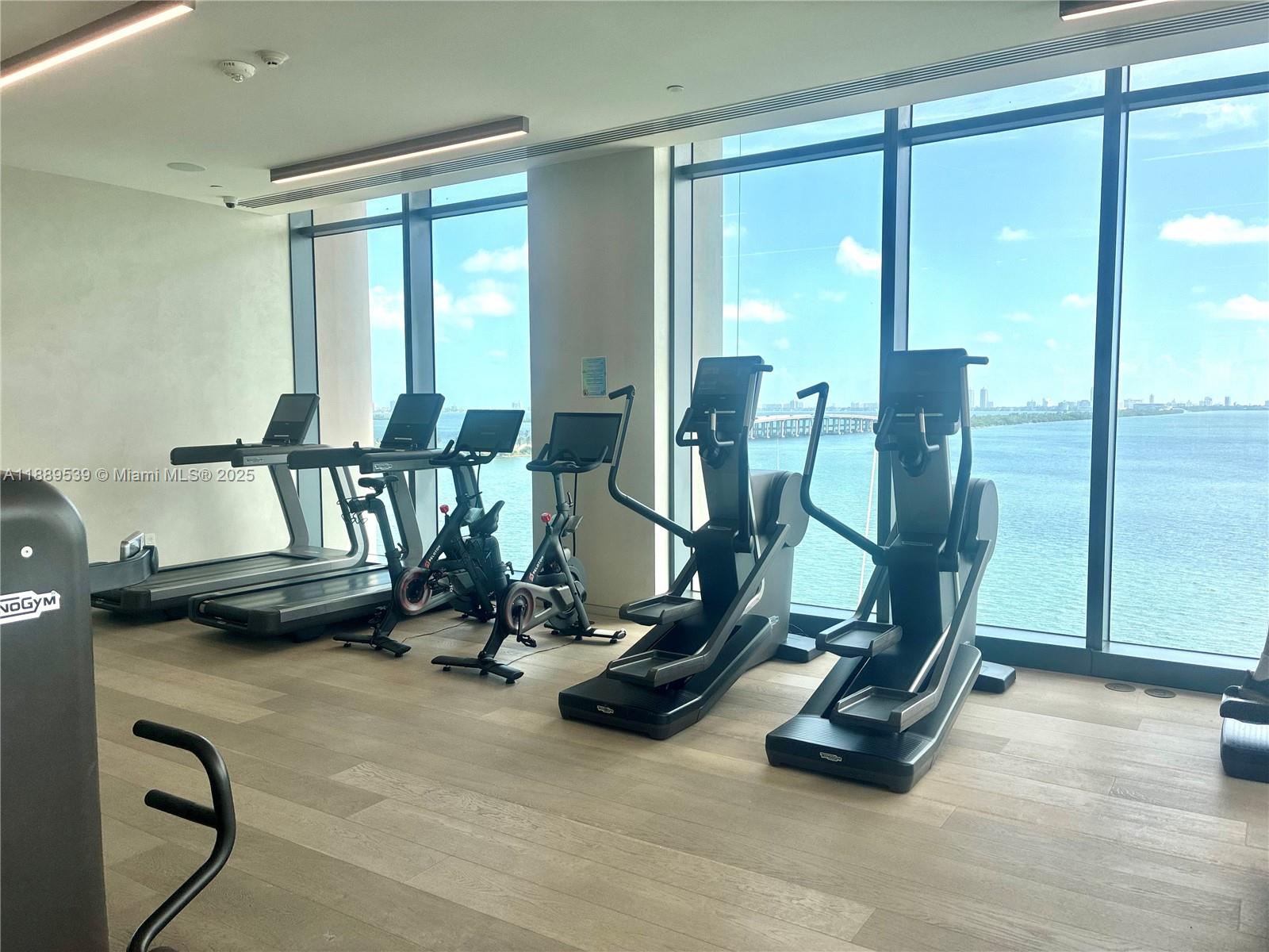 3131 NE 7th Ave # 2106