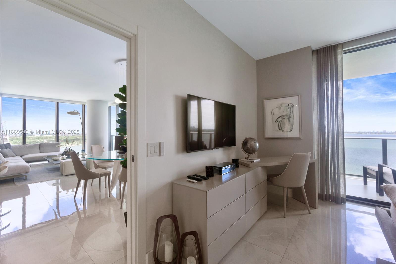 3131 NE 7th Ave # 2106