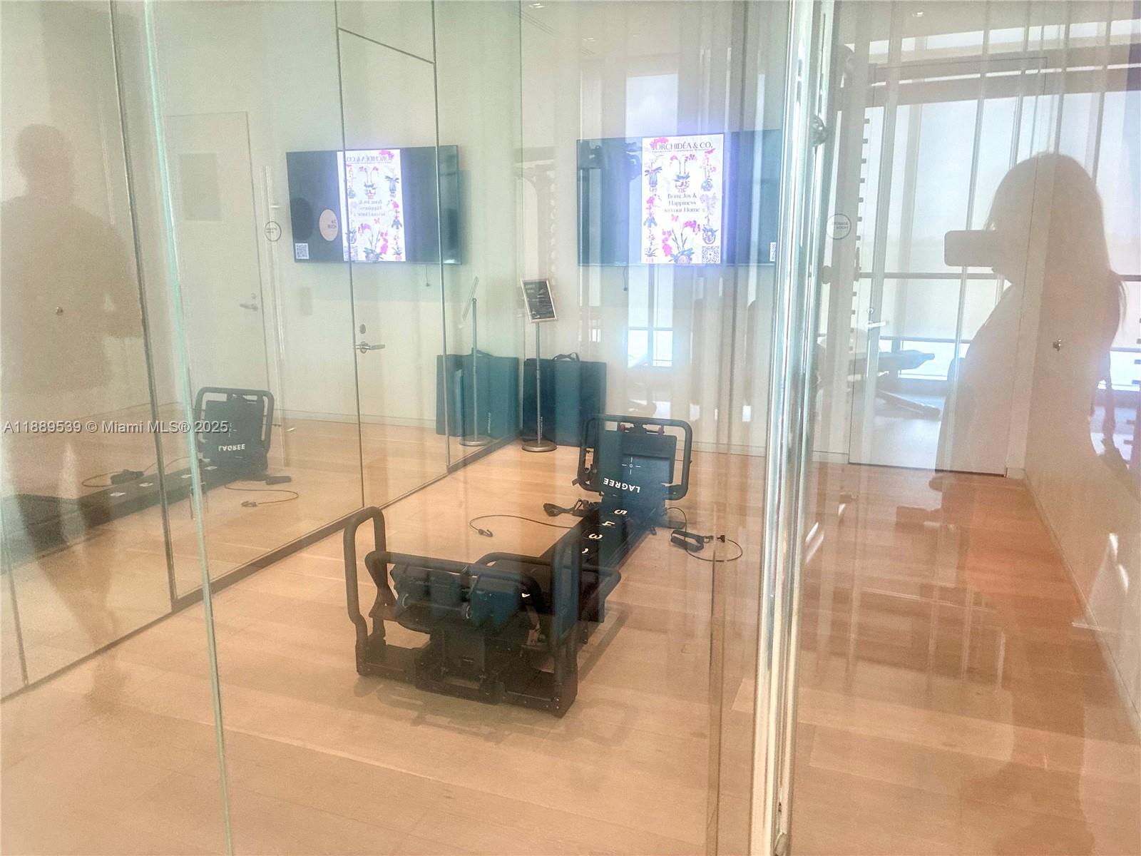 3131 NE 7th Ave # 2106