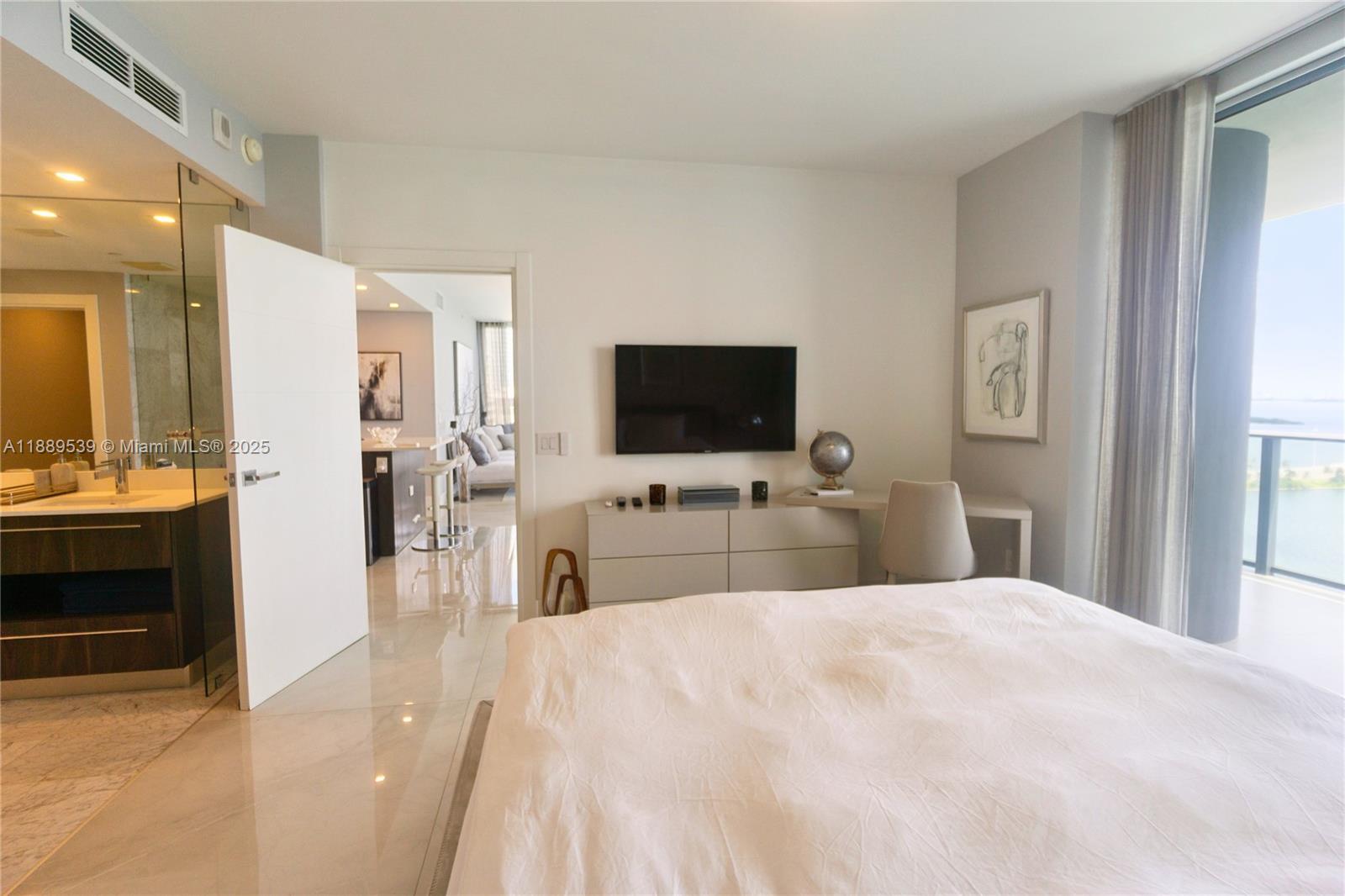 3131 NE 7th Ave # 2106