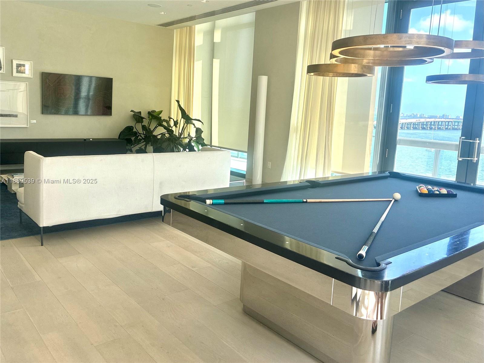 3131 NE 7th Ave # 2106