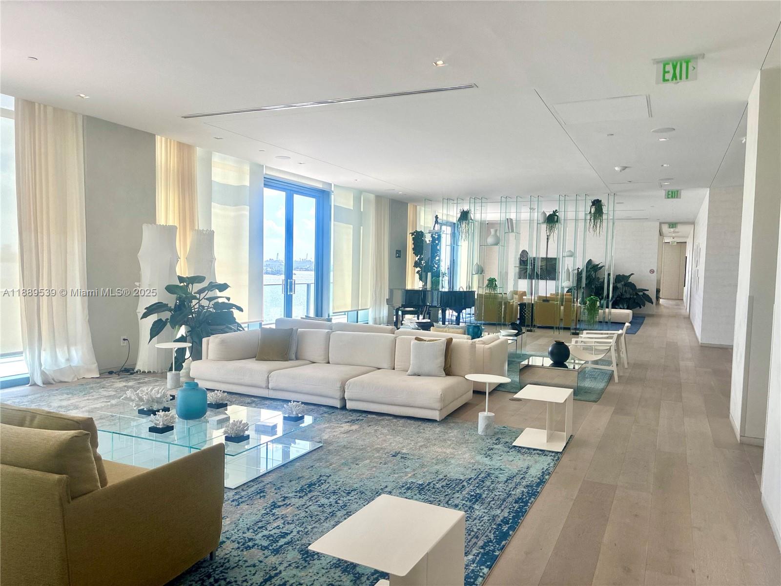 3131 NE 7th Ave # 2106