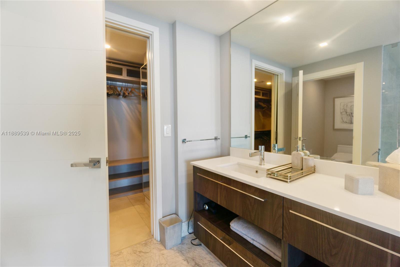 3131 NE 7th Ave # 2106