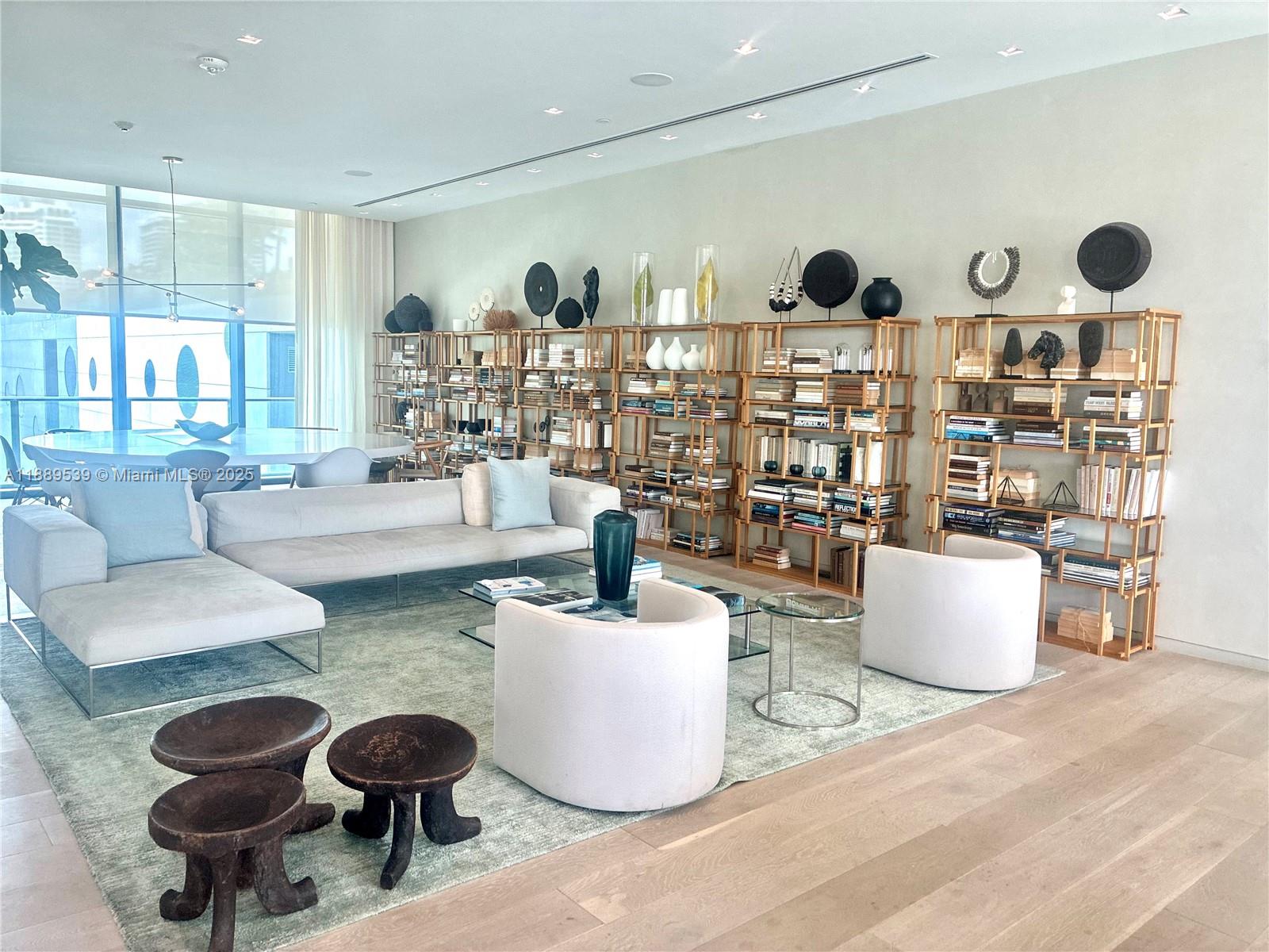 3131 NE 7th Ave # 2106