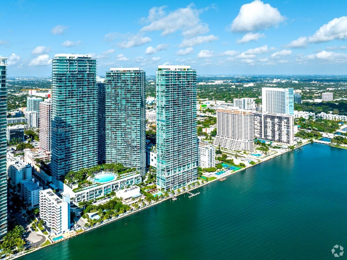 3131 NE 7th Ave # 2106