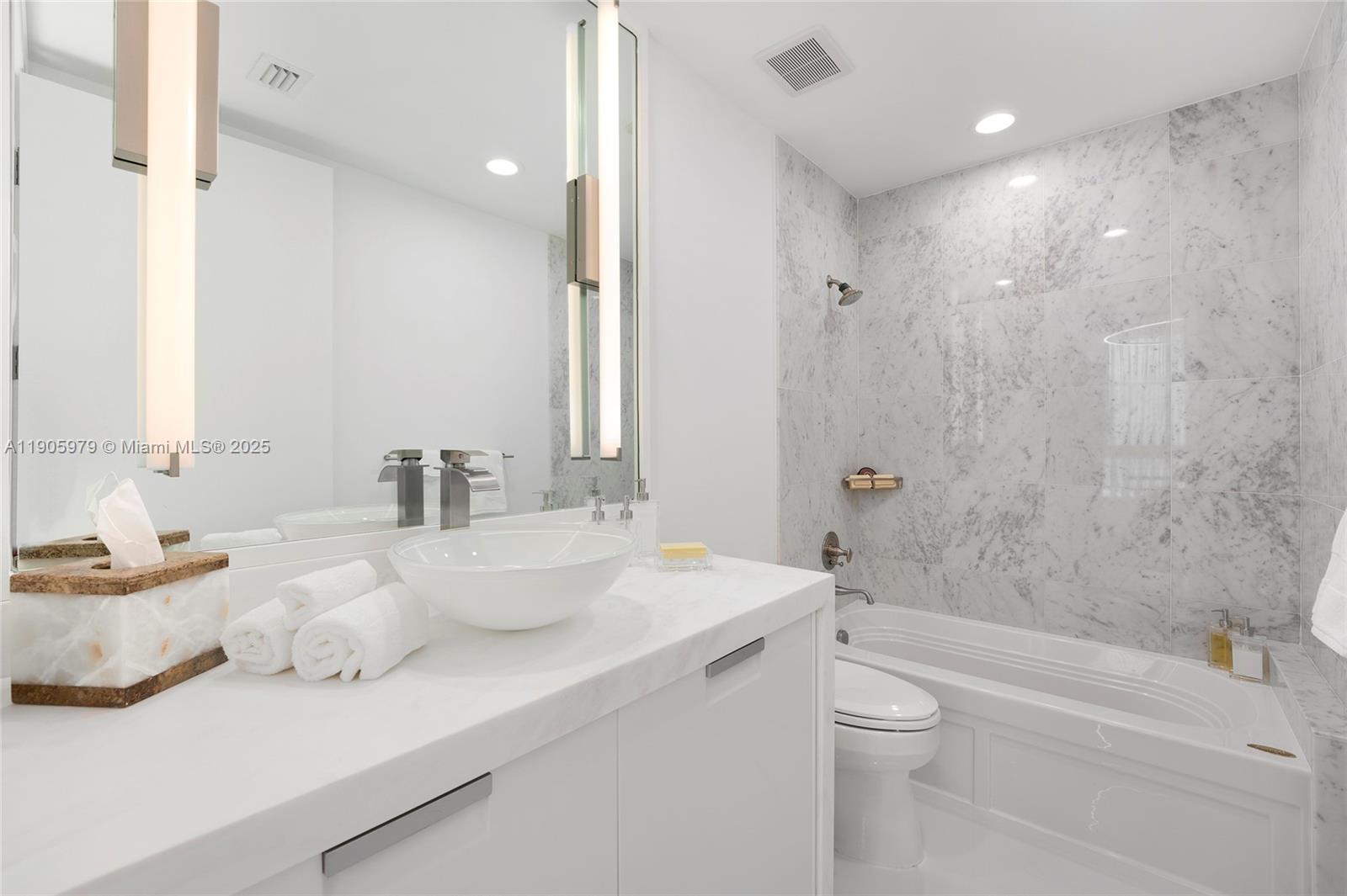 5959 Collins Ave # 807