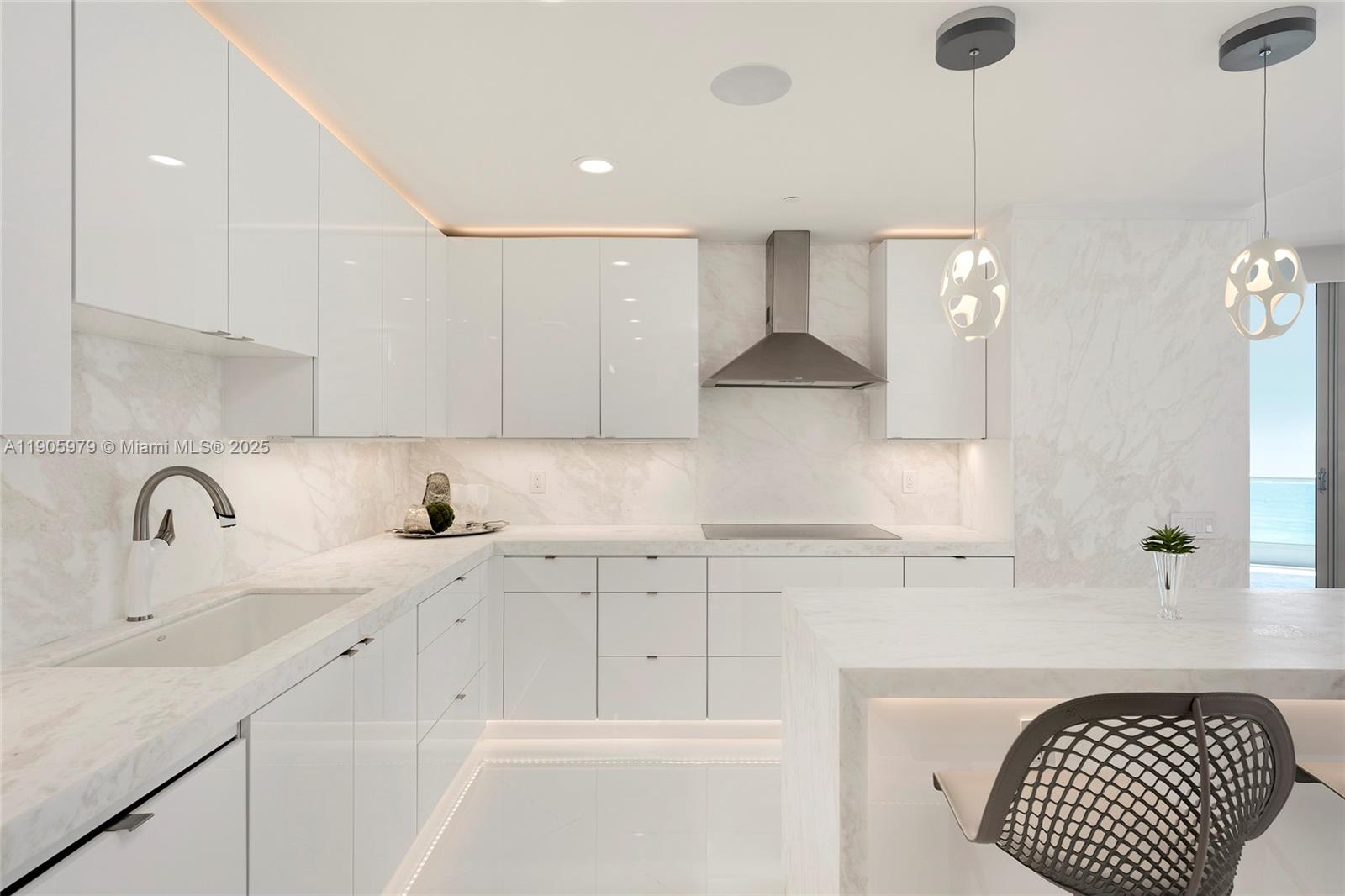 5959 Collins Ave # 807