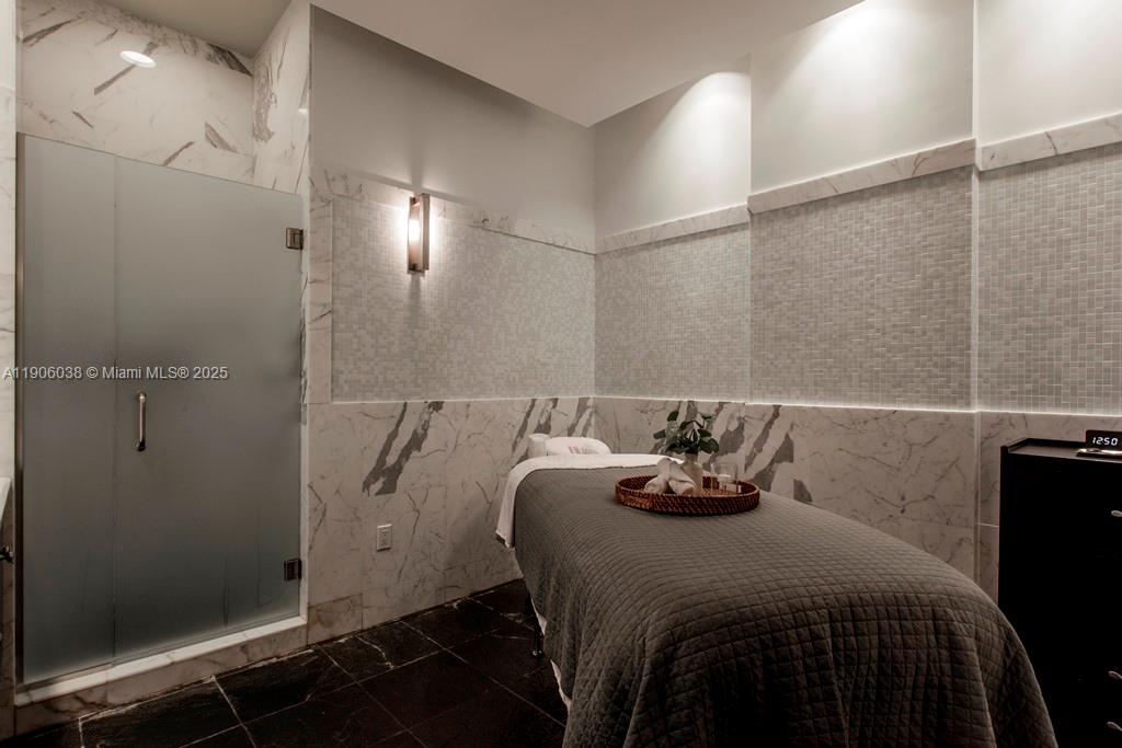 5959 Collins Ave # 807