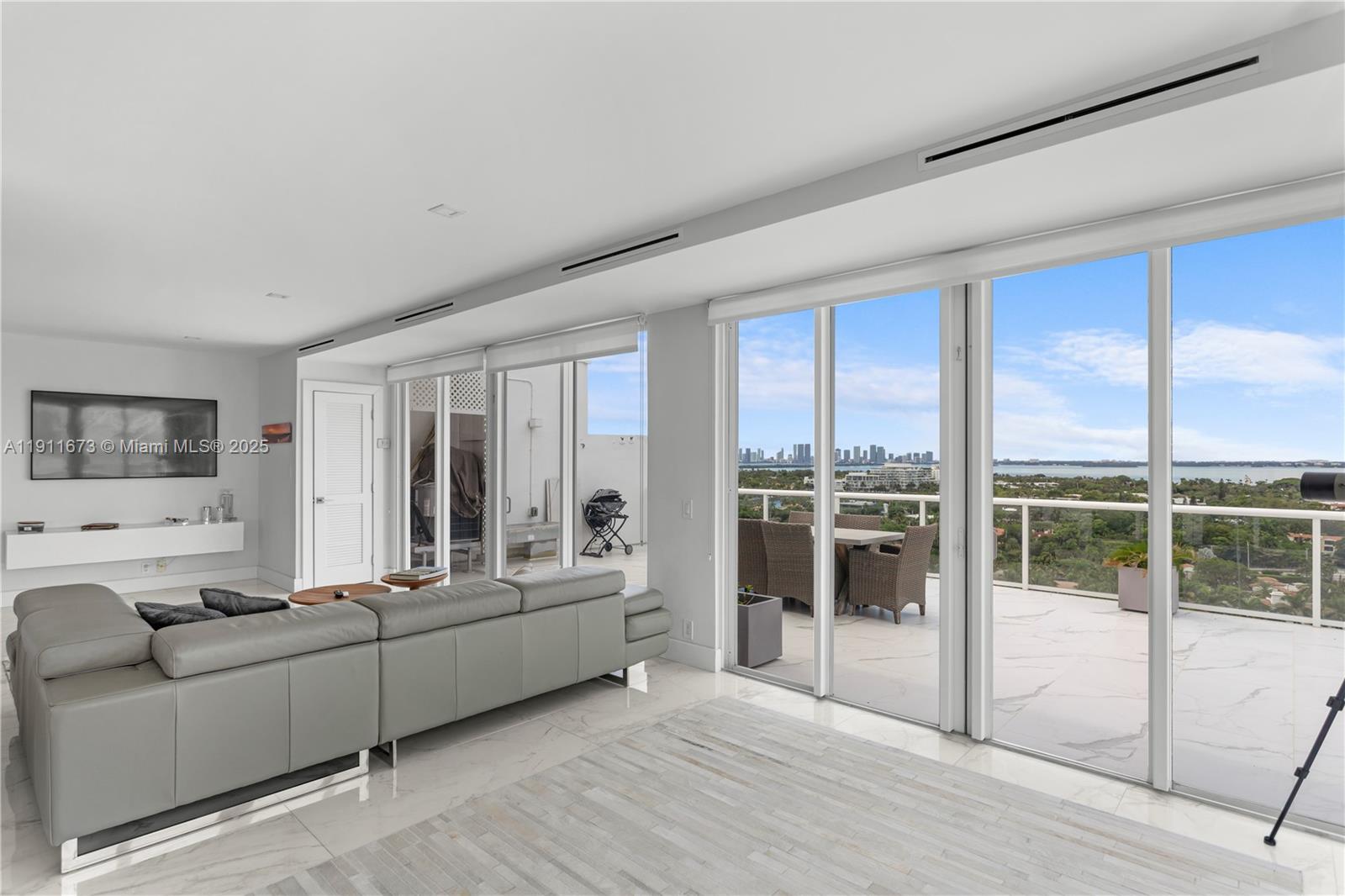 5001 Collins Ave # 1 Unit: PH-1