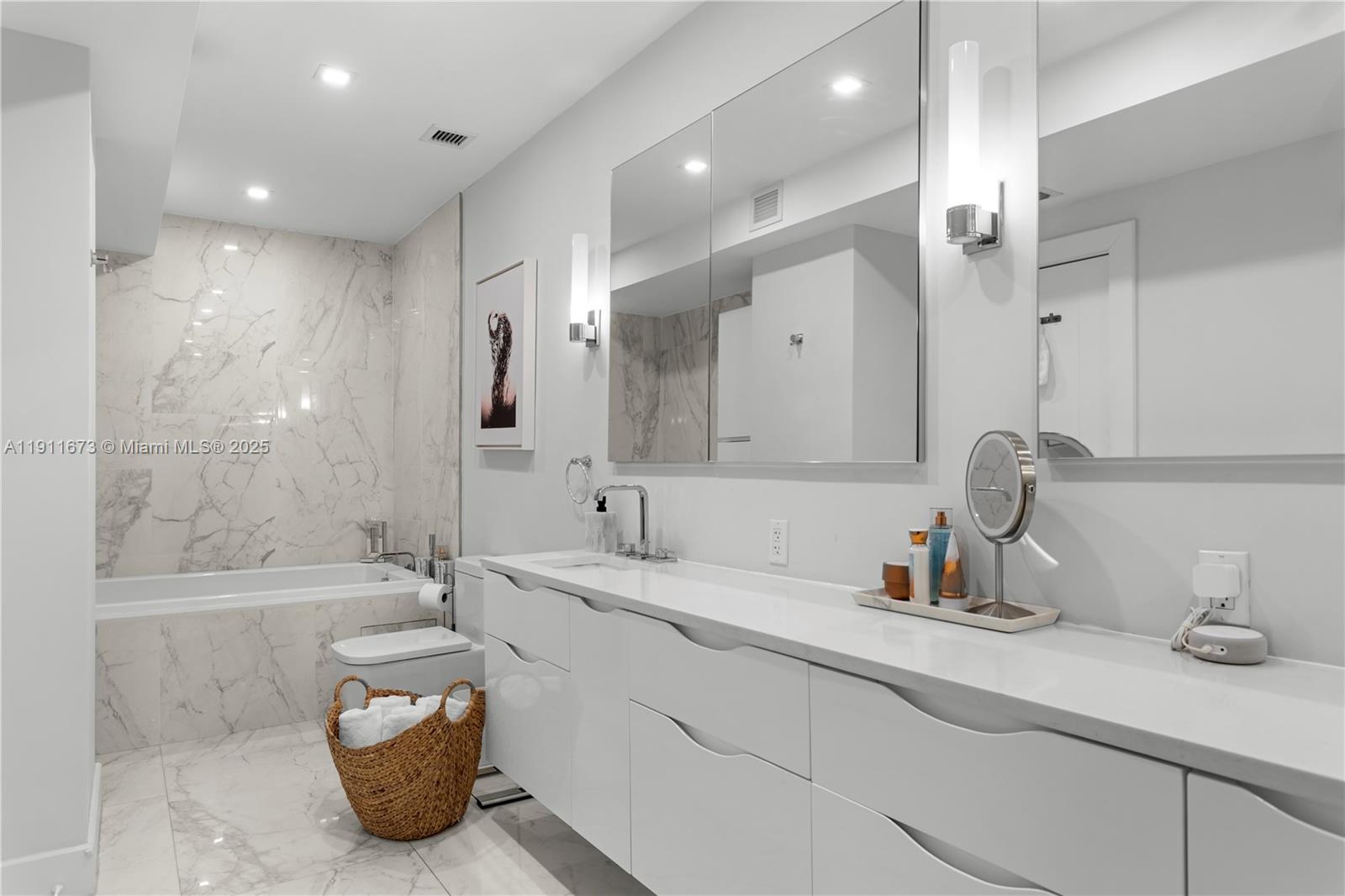 5001 Collins Ave # 1 Unit: PH-1